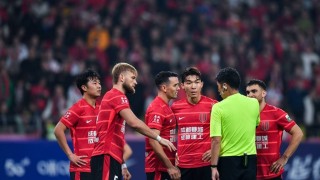 热议中超争冠：阿森纳都要夺冠了 申花国安还要多久