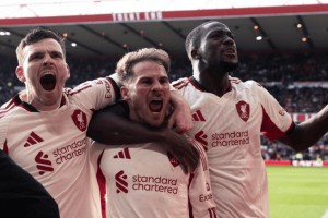 英超神剧情：补时绝杀太刺激，争四形势大乱：3大豪门积分相同