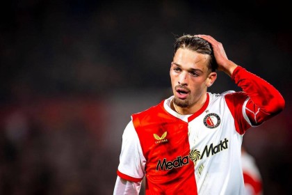 42岁范佩西率费耶诺德主场逼平阿贾克斯，华裔新星送点成关键