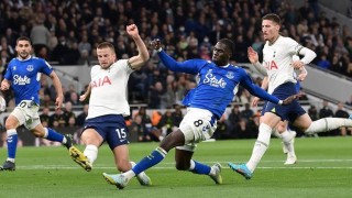 法甲关键战：尼斯主场硬撼里尔，欧战资格争夺白热化