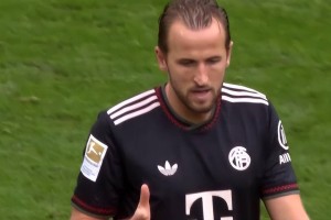 拜仁8轮封王,27-1狂胜克星,德甲争冠只剩一个问号。 拜仁8轮封王,27-1狂胜克星,德甲争冠只剩一个问号。