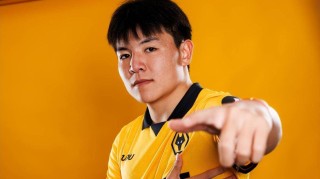 徐彬能超越前辈戴伟浚吗？加盟狼队为中国足球争光，网友议论纷纷