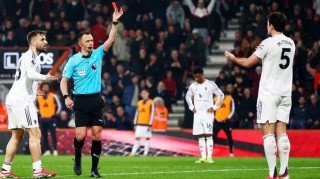 曼联遭误判2-2仍保前三！马奎尔遇惊变，卡里克若转正需改善防守