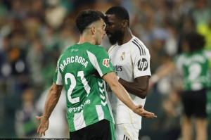 西甲-姆巴佩进球被吹+伤退维尼修斯破门 皇马1-1遭贝蒂斯绝平