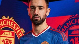 B费40万周薪续约传闻真相揭秘！曼联不再两难，留下队长已成必然